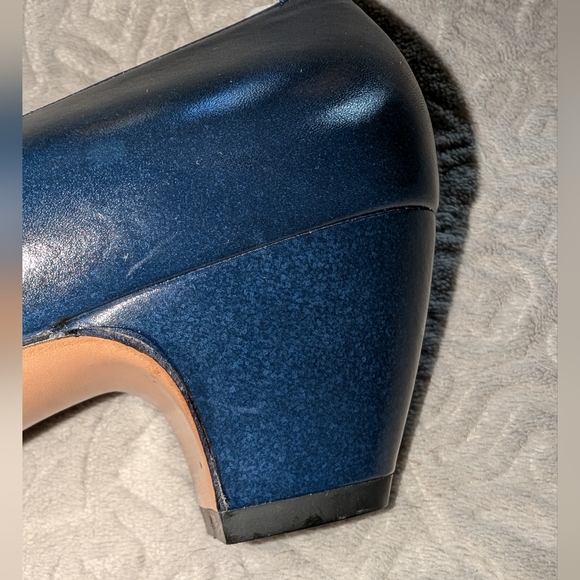 NWOT! SALVATORE FERRAGAMO BLUE Leather Pumps with Bows - Picture 7 of 16